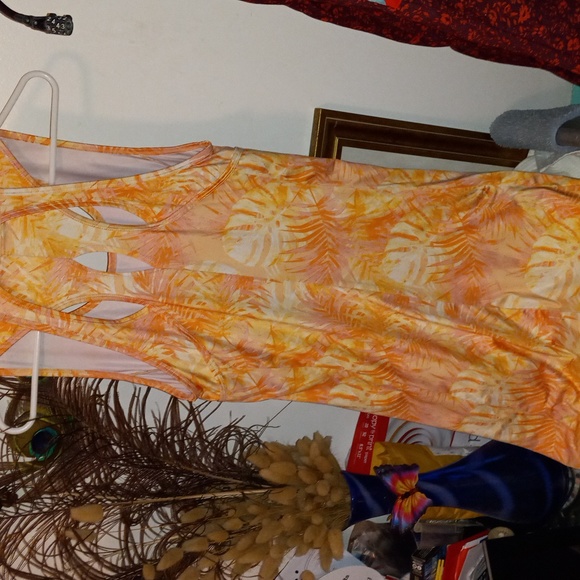 Dress keep it cool material, so adorable on. DRYS SO FAST IF GET WET...… - Picture 3 of 3